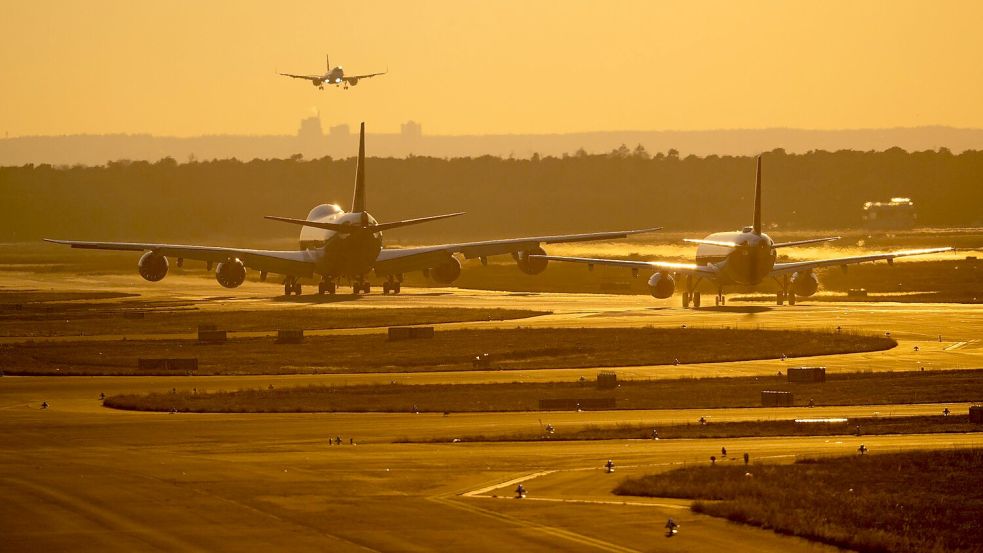 Am Frankfurter Flughafen ist ein Warnstreik der Beschäftigten im öffentlichen Dienst angekündigt. Foto: Boris Roessler/dpa