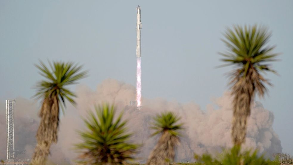 Da sah noch alles gut aus: Das Starship hebt von Florida aus ab. Foto: Eric Gay/AP/dpa