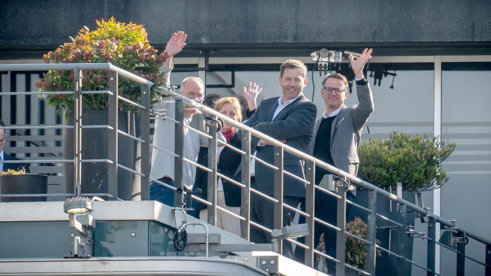 Bei den Sondierungsgesprächen wird gute Stimmung demonstriert. Foto: Michael Kappeler/dpa