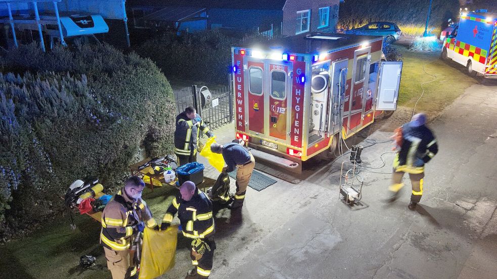 Die Feuerwehr Barßel rettete eine Person aus dem brennenden Gebäude. Foto: Schulte/Feuerwerhr Barßel