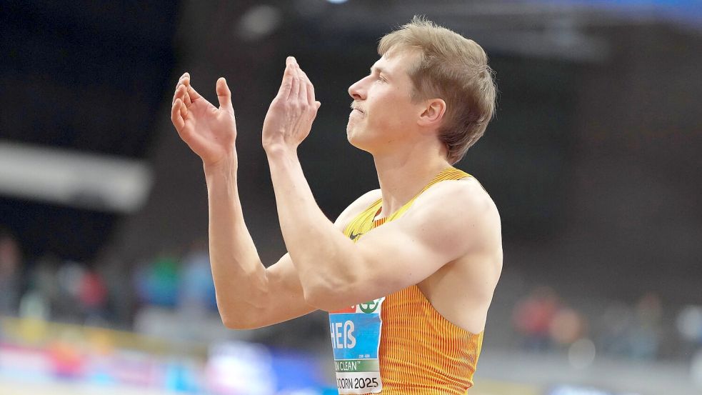 Dreispringer Max Heß war glücklich mit EM-Silber. Foto: Peter Dejong/AP/dpa