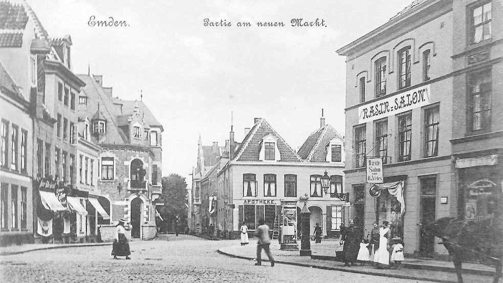 Diese Postkarte zeigt die Löwen-Apotheke in Emden. Foto: Archiv Buurman