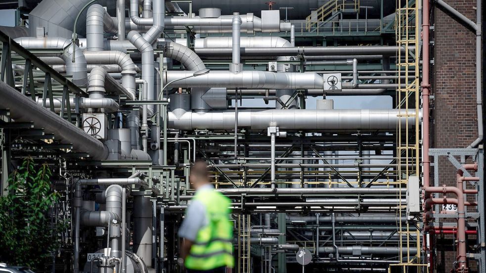 Die Chemie-Industrie hat mit gestiegenen Energiepreisen zu kämpfen. (Archivbild) Foto: Fabian Strauch/dpa