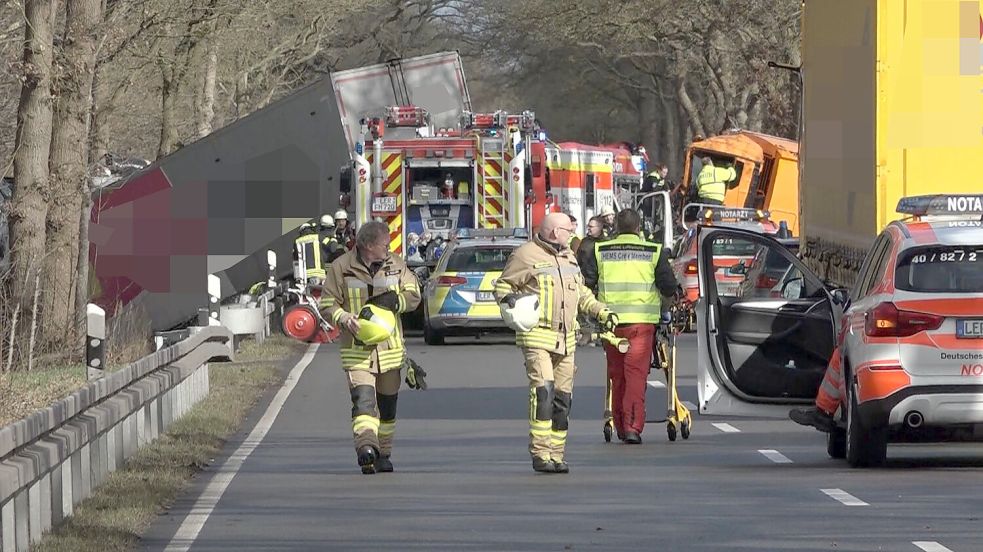 Zwei Lastwagen waren frontal zusammengestoßen. Foto: Loger