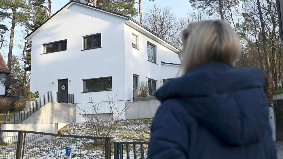 Der Rechtsstreit um dieses Haus geht weiter. (Archivbild) Foto: David Hammersen/dpa