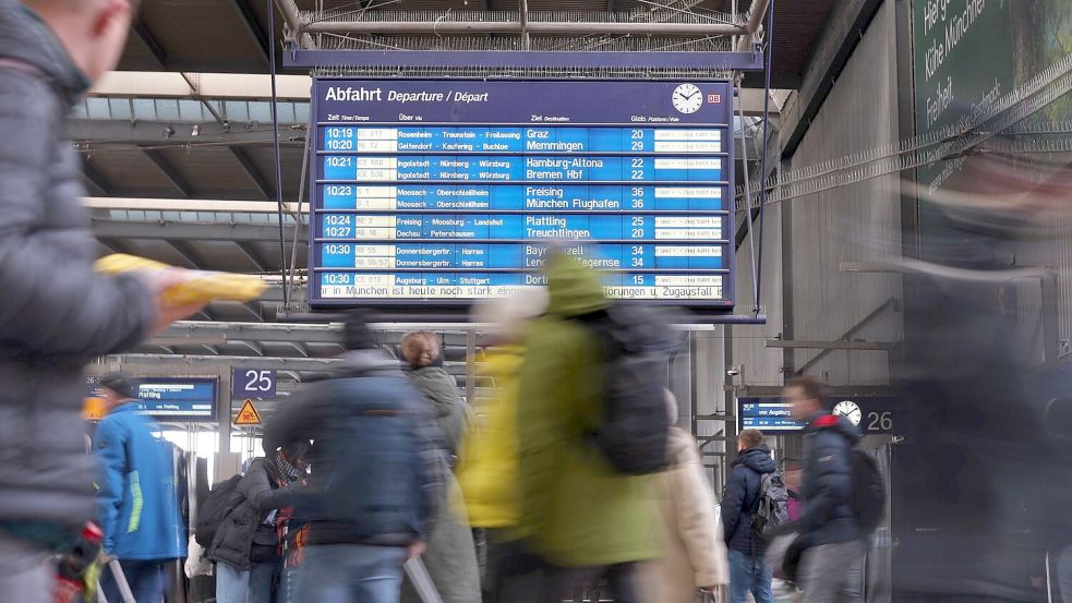 Bahnfahrten bleiben bis auf weiteres häufig eine stressige Angelegenheit. (Archivbild) Foto: Karl-Josef Hildenbrand/dpa