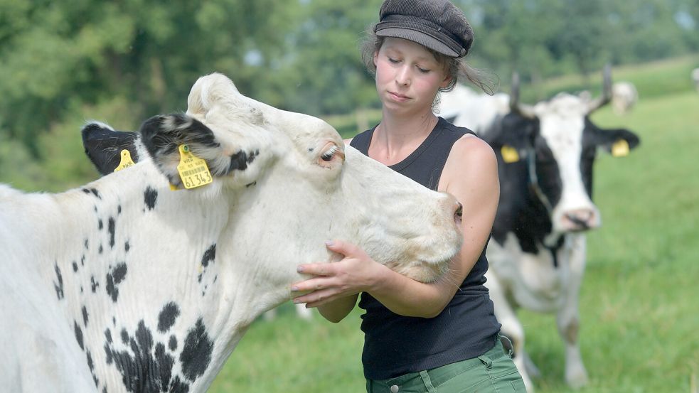 Maren Osterbuhr hat ihre Tiere im Blick. Foto: Archiv/Ortgies