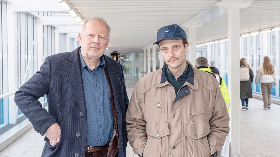 In seinem letzten Fall als Kommisar Klaus Borowski hat Axel Milberg einen cleveren Gegenspieler (August Diehl). (Archivbild) Foto: Markus Scholz/dpa