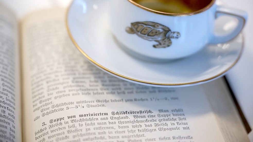 Früher kamen auch Reiherbrust oder Schildkrötensuppe auf den Tisch. Foto: Bernd Thissen/dpa