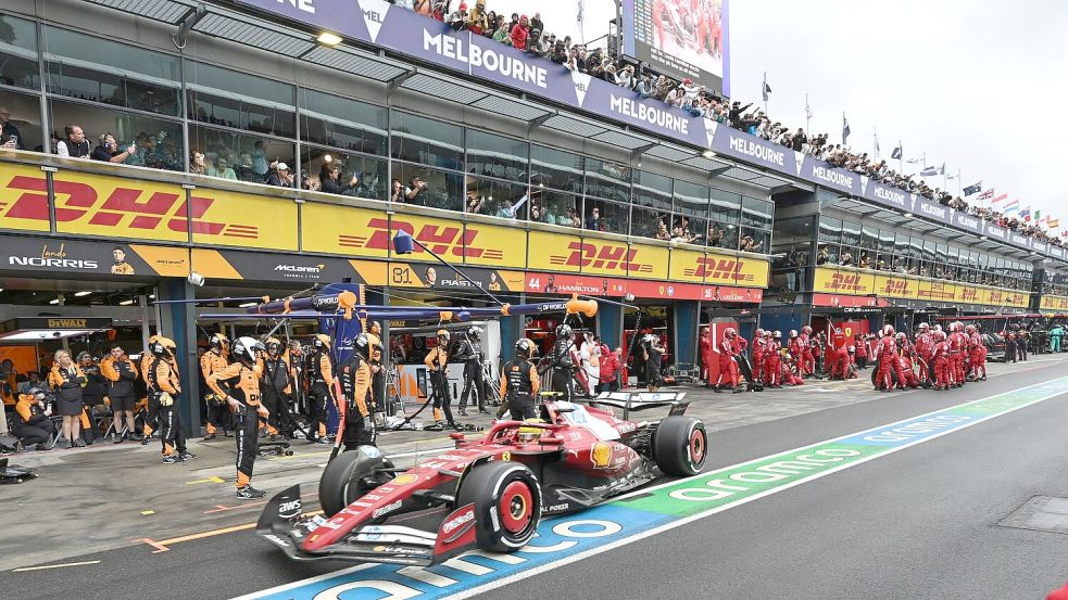 Es war kein Auftakt nach Maß für Rekordchampion Lewis Hamilton im Ferrari. Foto: Tracey Nearmy/Reuters Pool via AP/dpa