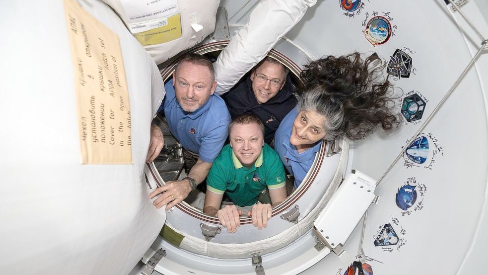 Die Mitglieder der „Crew-9“: im Uhrzeigersinn von links: Barry „Butch“ Wilmore, Nick Hague und Suni Williams und Alexander Gorbunow Foto: NASA/dpa