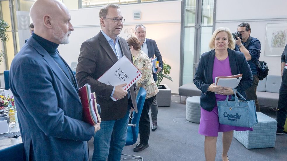 Tagelang wurde in Potsdam für die mehr als 2,5 Millionen Beschäftigte im öffentlichen Dienst verhandelt. Jetzt geht es in die Schlichtung. Foto: Christophe Gateau/dpa