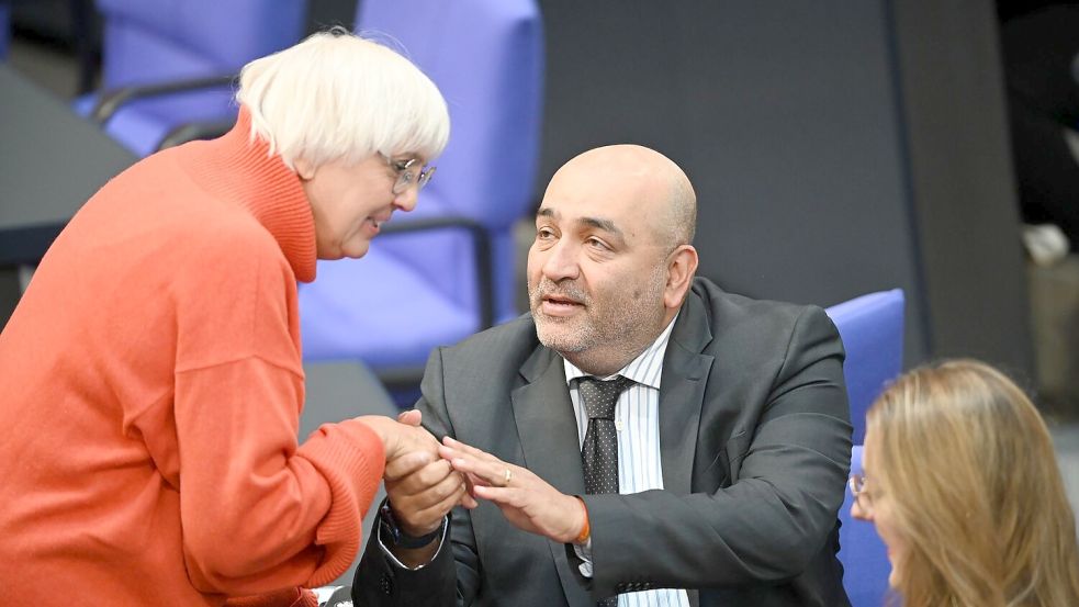 Die ehemalige Kulturstaatsministerin, Claudia Roth (Grüne), war früher einmal Bundestagsvizepräsidentin. Dass sie dieses Amt erneut anstrebt, kam für manche überraschend, während der ehemalige Grünen-Vorsitzende, Omid Nouripour, sein Interesse an einer Kandidatur für den Posten relativ früh geäußert hatte. (Archivfoto) Foto: Sabina Crisan/dpa