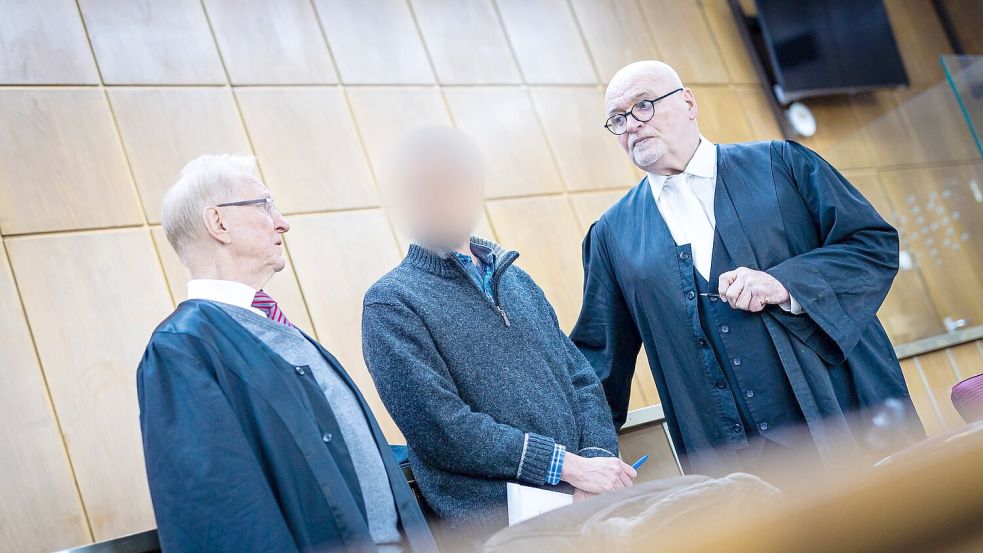 Im Revisionsprozess gegen einen 64-Jährigen wegen versuchten Mordes weist der Angeklagte eine Tötungsabsicht zurück. Foto: Moritz Frankenberg/dpa