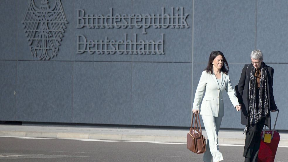 Auf den Weg in den Nahen Osten: Außenministerin Baerbock. Foto: Hannes P. Albert/dpa