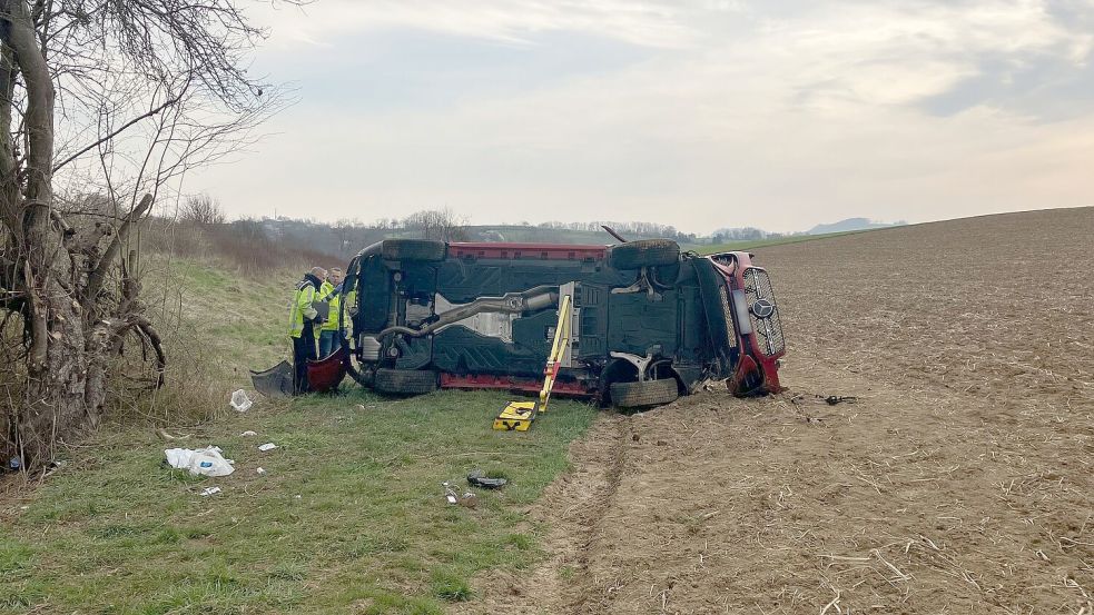 Zwei Menschen kamen bei diesem Unfall nahe Heilbronn ums Leben. Foto: Yvonne Tscherwitschke/Heilbronner Stimme/dpa