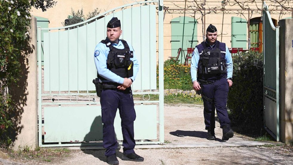 Medien zufolge wurden Fahrzeuge beschlagnahmt. Foto: Clement Mahoudeau/AFP/dpa