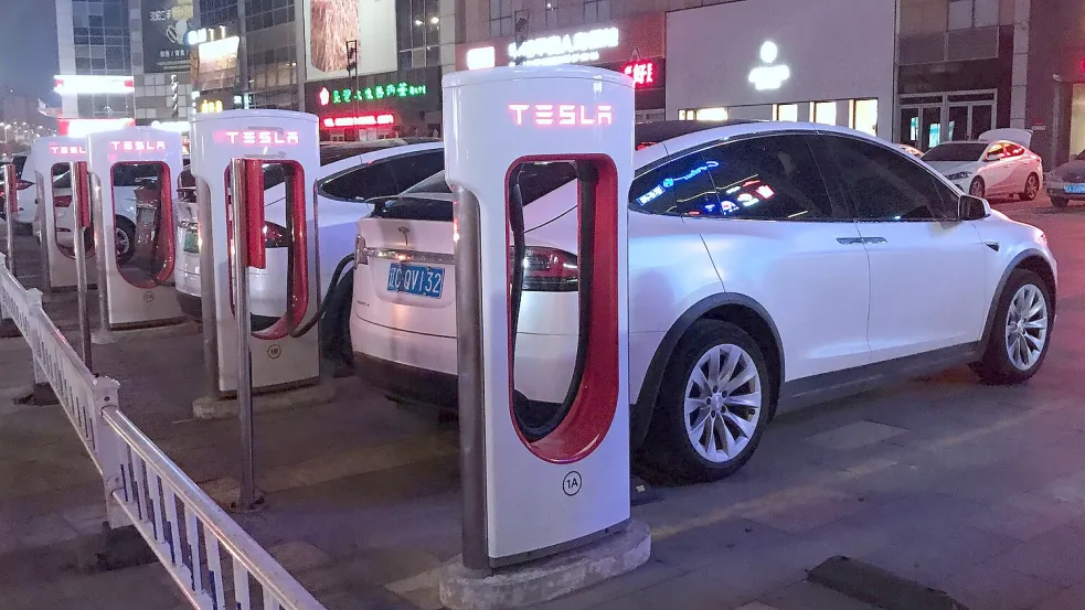 Die teuren Modelle S und X haben nur einen geringen Anteil am Tesla-Geschäft in China. (Archivbild) Foto: Yan Bo/SIPA Asia via ZUMA Wire/dpa