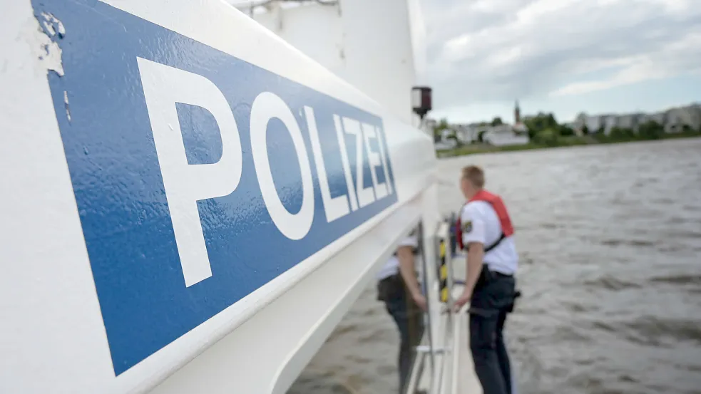 Die Wasserschutzpolizei teilte mit, dass eine Fähre auf Grund gelaufen ist. Sie konnte aus eigener Kraft wieder freikommen. Symbolfoto: DPA