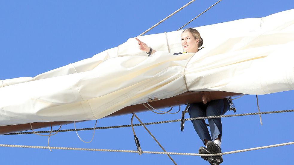 Prinzessin Leonor während eines Manövers an Bord des Segelschulschiffs der Marine „Juan Sebastián Elcano”. Foto: Lorena Sopêna/dpa/EUROPA PRESS
