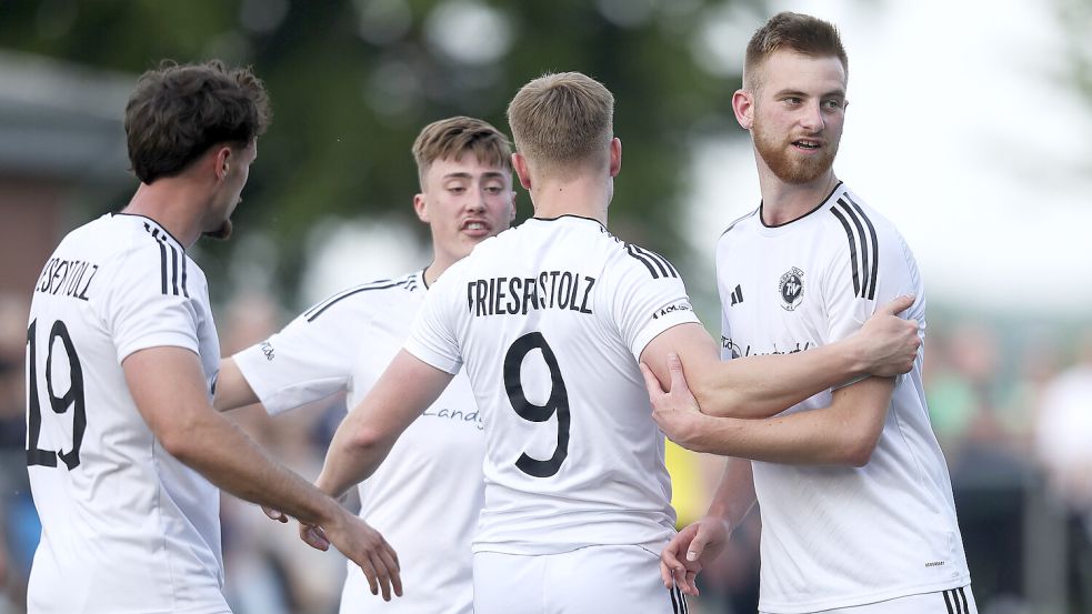Der TSV Riepe sicherte sich mit fünf Siegen in Folge noch den Relegationsplatz zur Bezirksliga. Fotos: Doden, Emden