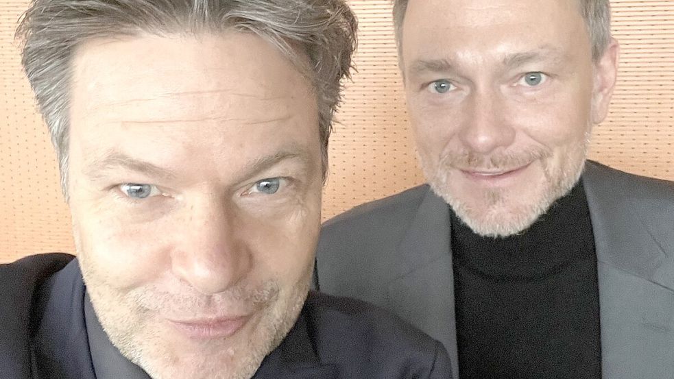 Berlin Harmonie Selfie Von Habeck Und Lindner So Lenkt Das Foto Vom