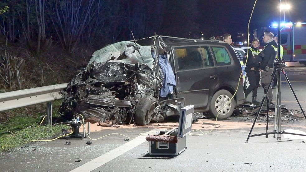 Emstek: Schwerer Unfall Nahe Cloppenburg - Mindestens Drei Tote ...